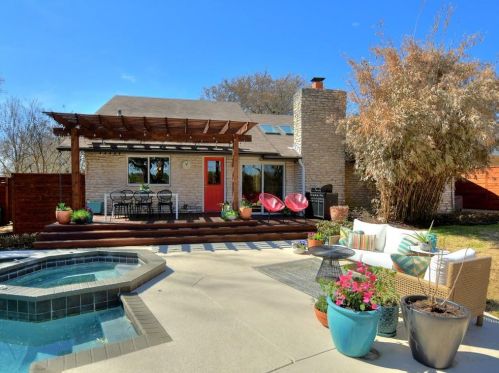 1406 Cardinal Hl Dr, Austin TX  78758-2705 exterior