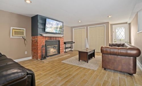 20742 Aspen Ct, Bannockburn, IL 60015-3575