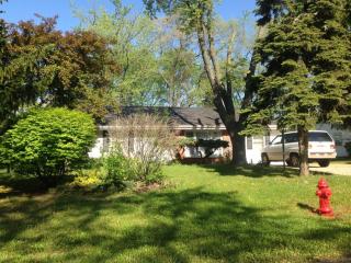 7730 Warwick Ave, Oak Brook, IL 60561-4541