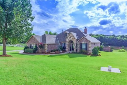 6814 Valley Ridge Dr, Edmond, OK 73034-9570