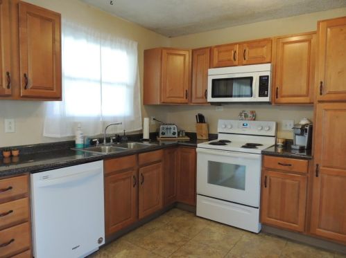 1518 Fawnvista Ln, Cincinnati OH 45246-2038 exterior