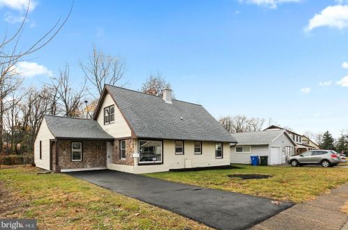 18 Sedgwick Ln, Willingboro, NJ 08046-2068