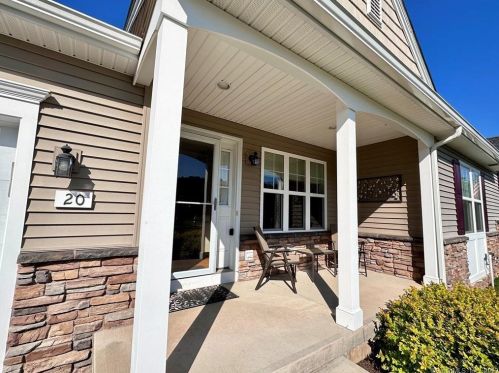 20 Woodridge Dr, Windsor Locks CT  06096 exterior