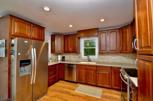 14 Skidmore Trl, Hopatcong, NJ 07843-1736