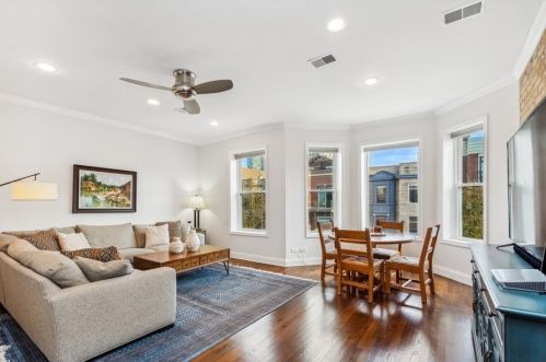 3750 Wilton Ave, Chicago, IL 60613-3916