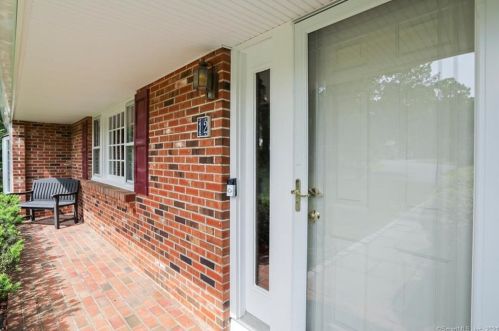 12 Cindy Ln, Norwalk, CT 06851-1711