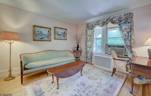 77 Hillcrest Rd, Maplewood NJ  07040-1605 exterior