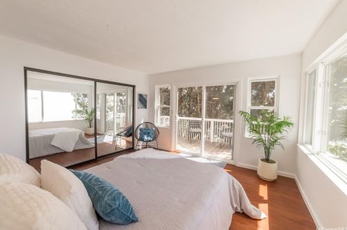 2450 Aha Aina Pl, Honolulu HI  96821-1047 exterior