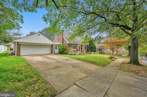 519 Luther Rd, Harrisburg, PA 17111-2055