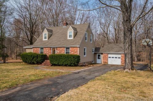 58 Blatchley Ave, Southington, CT 06489-4101