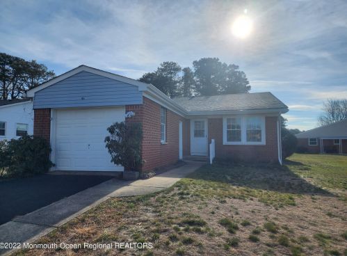 51 Columbus Blvd, Lakehurst, NJ 08759-1958