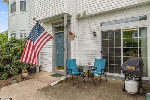 45 Hancock Dr, Morristown, NJ 07960-2750