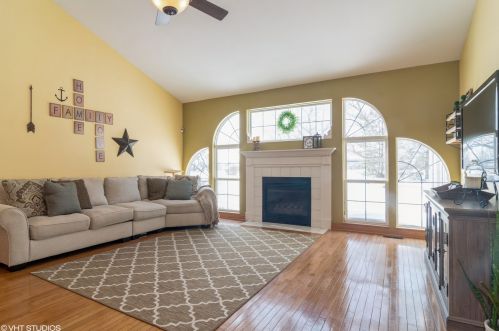 2309 Applewood Ct, Plainfield, IL 60586-7249