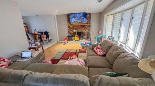 71 Lepage Dr, Southington, CT 06489-3845
