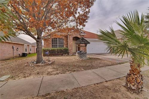 6729 Bear Hollow Ln, Fort Worth, TX 76137-4726