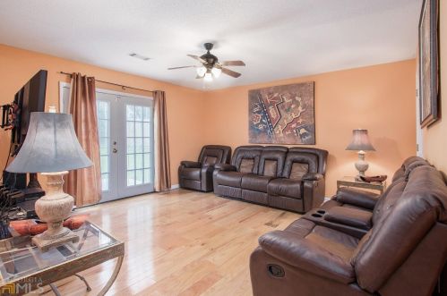 5838 Waggoner Ct, Rex GA 30273-5201 exterior