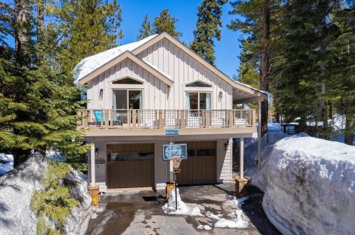 12755 Rainbow Dr, Truckee CA  96161-2645 exterior