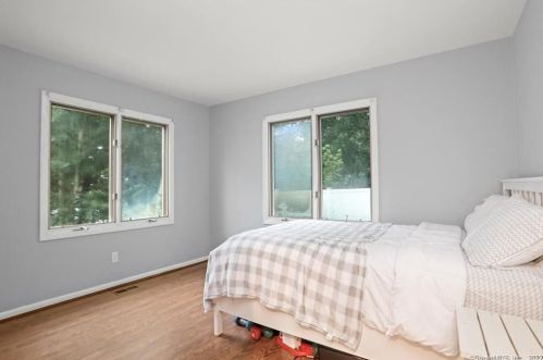 10 Harvann Rd, Norwalk CT  06850-1905 exterior