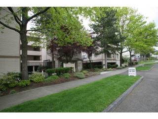 22027 6th Ave, Seattle WA  98198-6225 exterior
