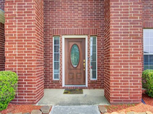 5806 Little Grove Dr, Pearland, TX 77581-2265