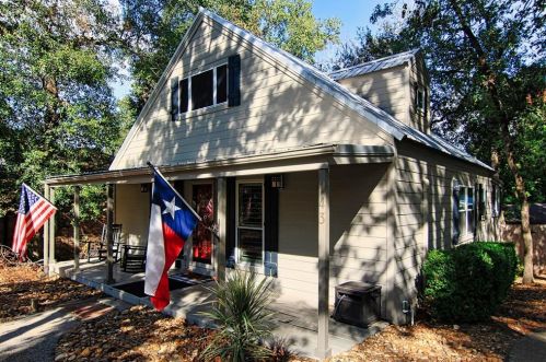 143 Thunderbird Dr, Conroe TX  77304-1618 exterior