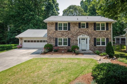 72 Brookcrest Dr, Marietta, GA 30068-3704
