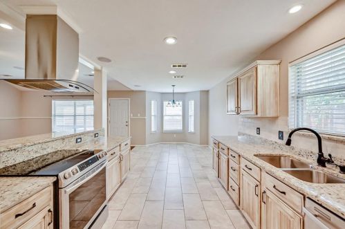 1717 Ryanfeld Dr, Midlothian TX  76063-5962 exterior