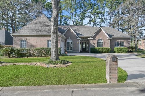 16 Westchester Dr, Conroe TX  77304-1100 exterior