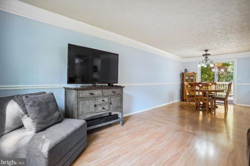 8460 Yellow Leaf Ct, Springfield, VA 22153-2522