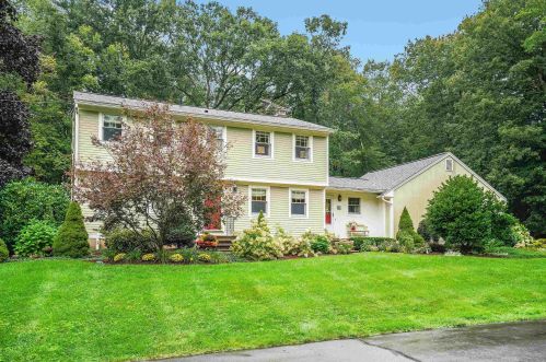 16 Quinton Dr, Nashua, NH 03062-1709
