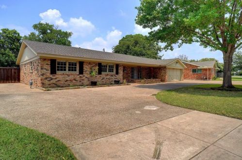 4925 Redondo St, Fort Worth, TX 76180-7933