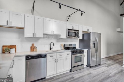 810 Hancock St, Philadelphia, PA 19147-3441