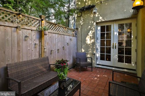 401 Iseminger St, Philadelphia PA  19147-1113 exterior