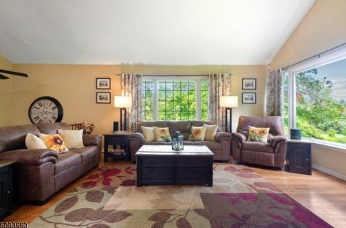 2 Sycamore Ln, Montgomery, NJ 08558-2013