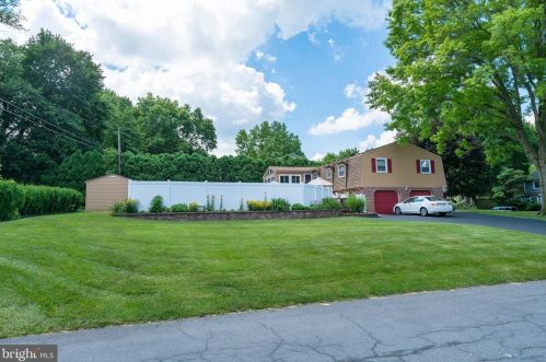 303 Devon Dr, Lancaster PA  17603-4609 exterior