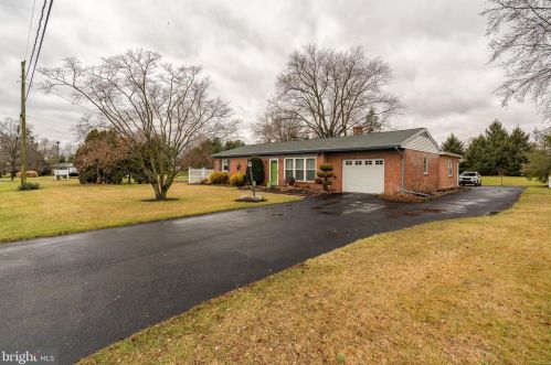 342 Weaver Rd, Lancaster, PA 17603-9713