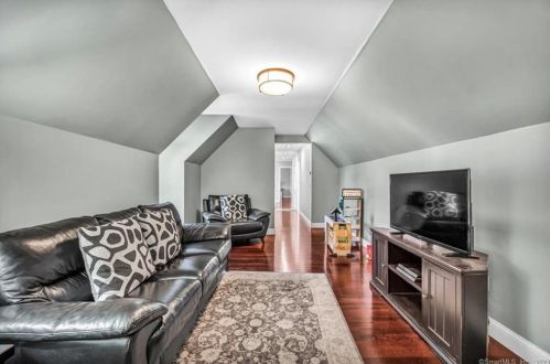 106 Northview Dr, Middletown CT  06457-1901 exterior