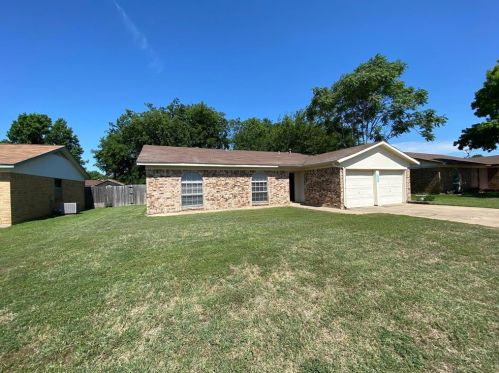 604 Ridge Crest Dr, Fort Worth TX  76179 exterior