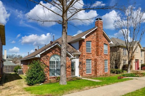 2111 Daniel Way, Carrollton TX 75006-1666 exterior