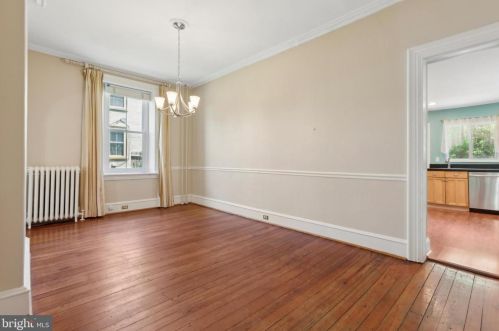 28 Gravers Ln, Philadelphia PA 19118-4132 exterior