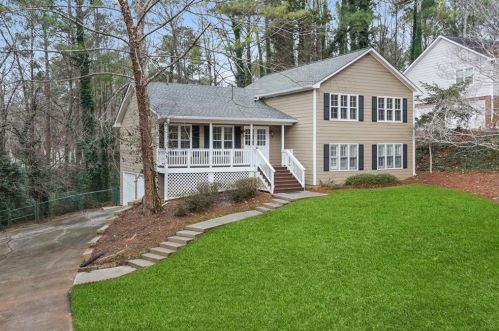 5074 Waterford Dr, Mableton, GA 30126-1739