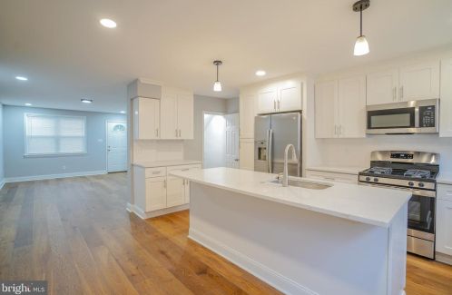 1396 Dyre St, Philadelphia, PA 19124-1932