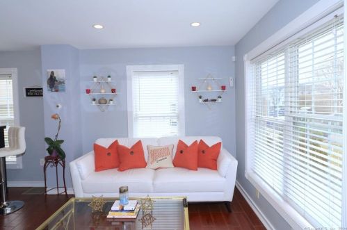 16 Sniffen St, Norwalk, CT 06851-6129