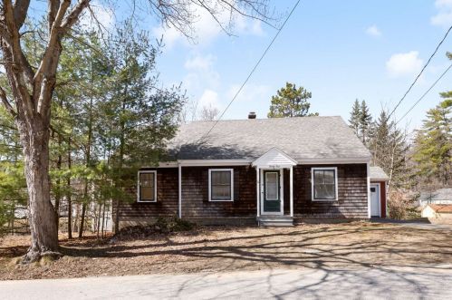 24 Gilman St, Laconia, NH 03246-2841