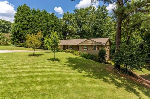 6889 Lockridge Dr, Atlanta GA  30360-1514 exterior
