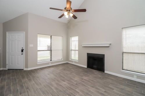 1516 Lincolnshire Way, Fort Worth TX  76134-5582 exterior