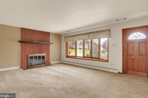 4910 Sunset Dr, Harrisburg, PA 17112-2165
