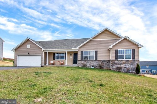 170 Cedarlyn Dr, York, PA 17408-6284