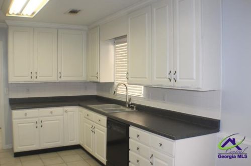 402 Tharpe Rd, Warner Robins, GA 31088-6531