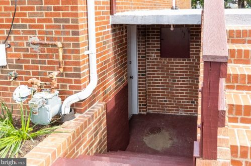 7209 Lamar Dr, Springfield VA  22150-3129 exterior